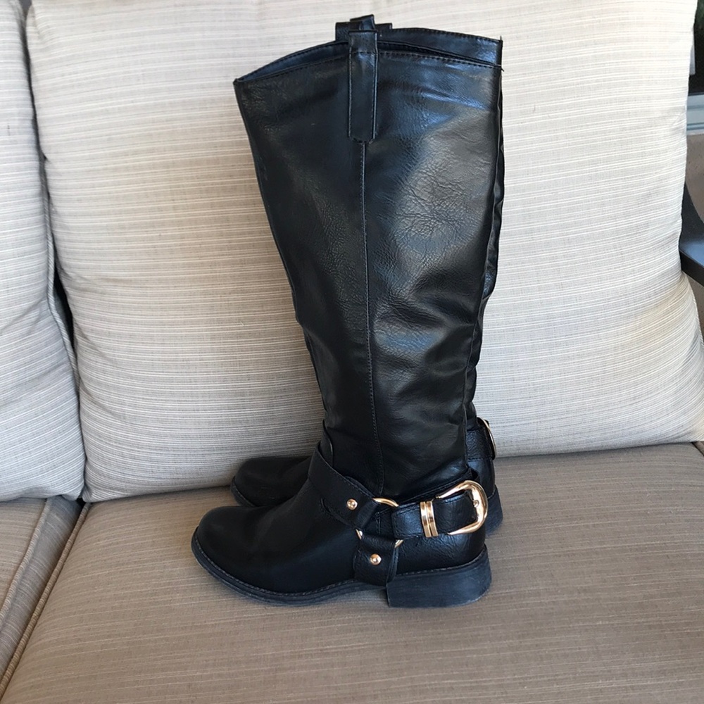 Black Cathy Jean Boots 👢Sz 6. Gold Buckle Detail